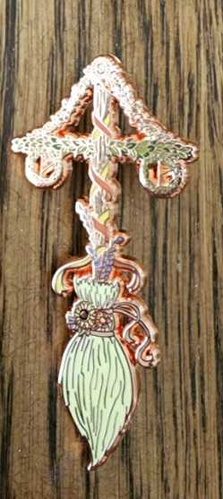 Midsommarstång Broom - Midsommar - Enamel Pin Spring Goddess Enamel Pin 