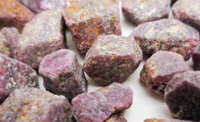 Ruby, Rough, small, 1/4" 